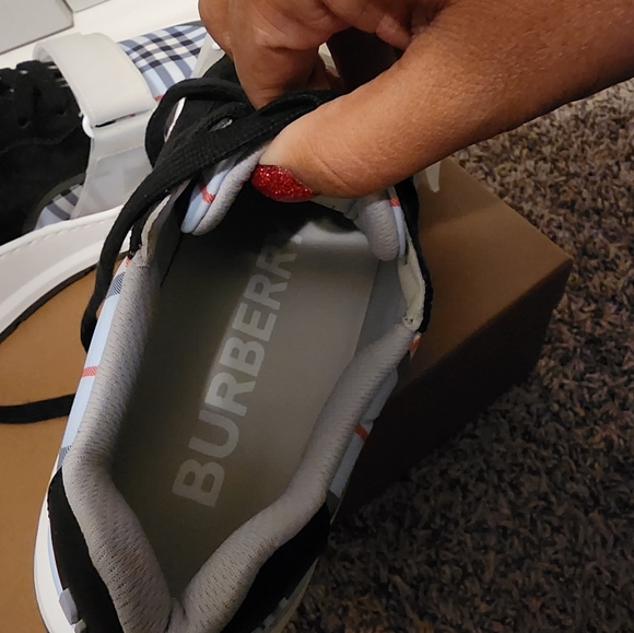 Burberry Sneakers - Picture 9 of 11